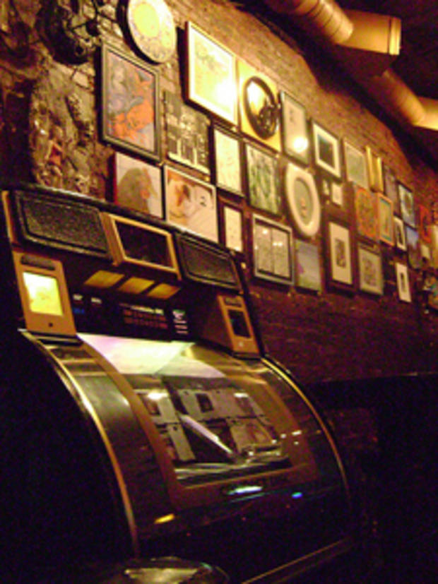 10.13 Nightlife and Music - Best Jukebox Bars - Mount Royal 