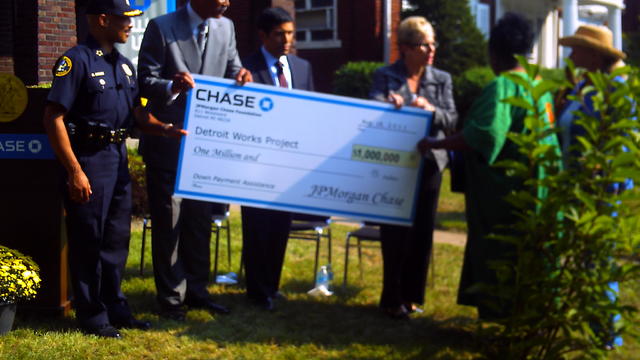 chase-presents-check-to-detroit-20.jpg 