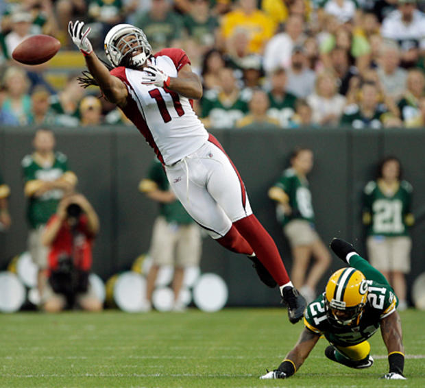 Larry Fitzgerald can't come up with a pass  
