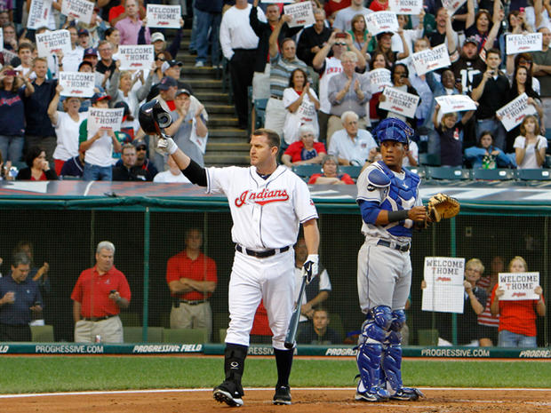 Jim Thome tips his hat 