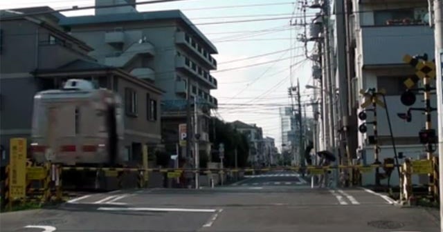 The world's shortest train? CBS News