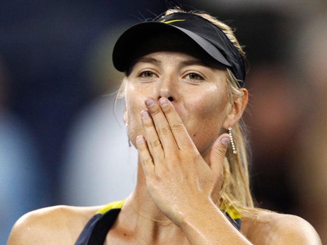 Maria Sharapova blows a kiss to the crowd 