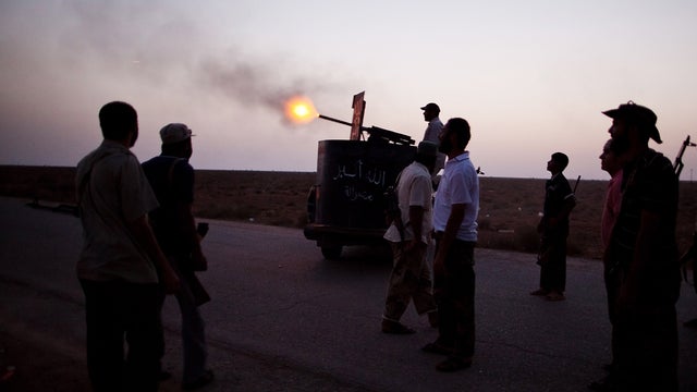 Libyan rebels surround Bani Walid 