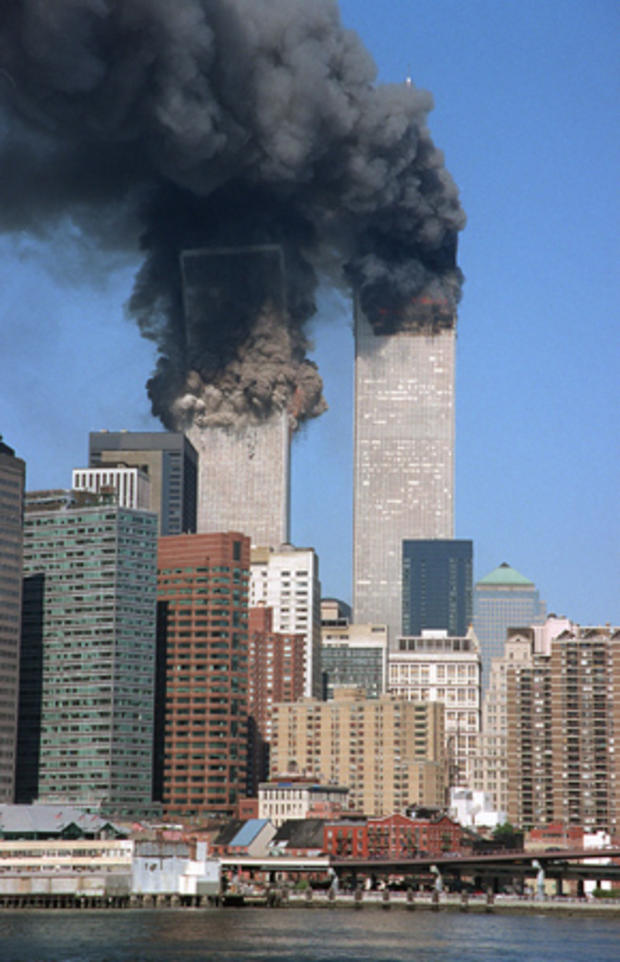 south tower begins to collapse 