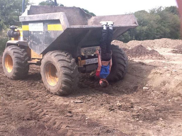 LOL-worthy "batman-ing" photos, it's the new "planking" 