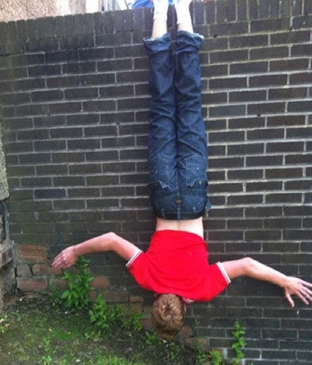 LOL-worthy "batman-ing" photos, it's the new "planking" 