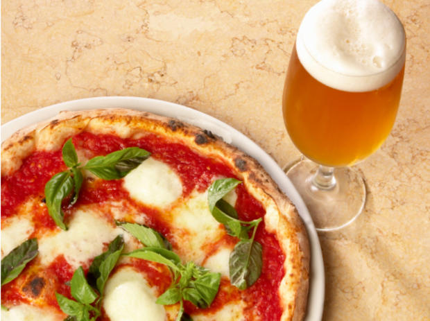 11/10 Nightlife &amp; Music pizza and beer 