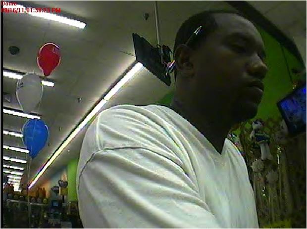 Kroger In Store Bank Robbery Suspect photo2 9.16.11 