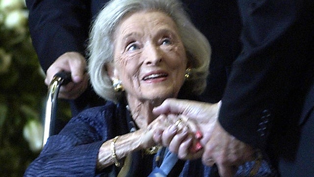 Bob Hope's widow Dolores dies at 102 