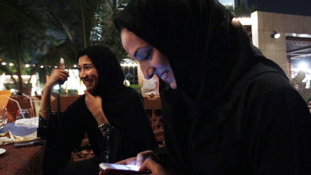 Saudi_women_tAP1011110127643.jpg 