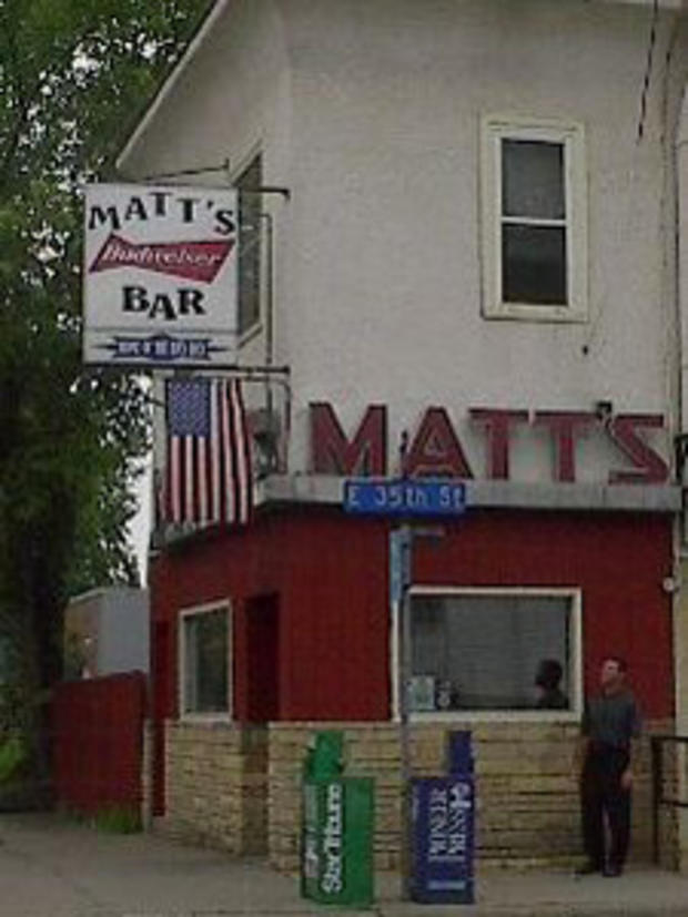 10/17 - 2 broke girls - cheap diners - Matt's Bar via Matt's Bar 