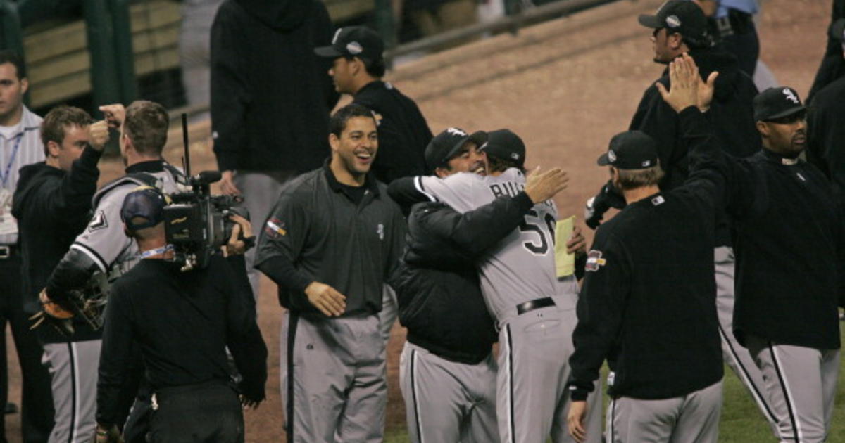 Manager Ozzie Guillen of the Chicago White Sox holds the World Series  News Photo - Getty Images
