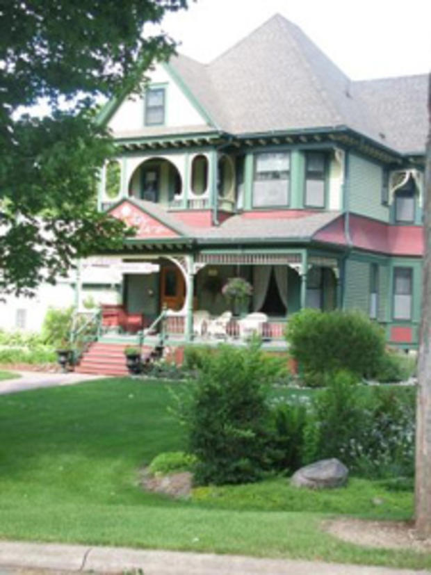 12/23/11- Guide to Romantic New Year's Getaways - The Habberstad House in Lanesboro 