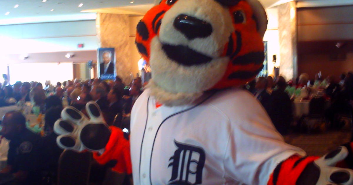 Detroit's Favorite Mascot PAWS To Deliver Flowers For Valentine's Day - CBS  Detroit
