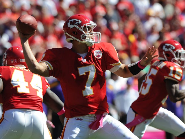 Matt Cassel passes the ball 