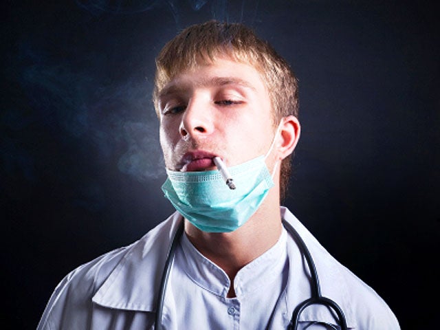 smoking four cigarettes a day Did you know? Smoking 1-9 cigarettes a day during pregnancy increases the  risk of SIDS occurring by four times. If you or your partner smoke and you  want to quit, the NHS