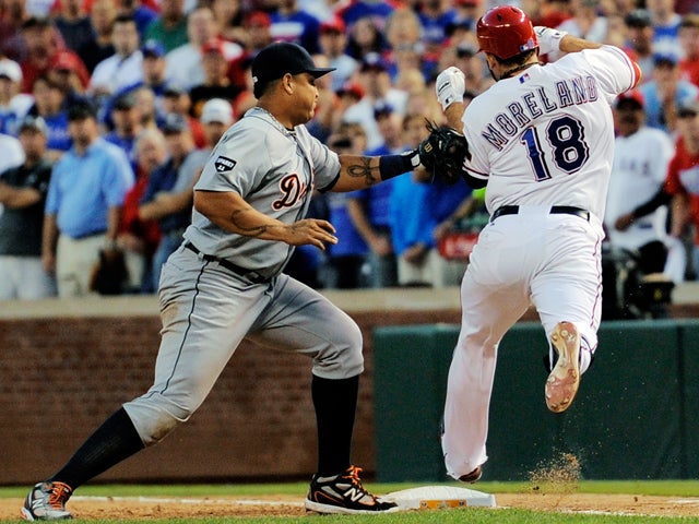 Miguel Cabrera tags Mitch Moreland 