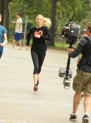 019-paltrow--run-AP11101218.gif 
