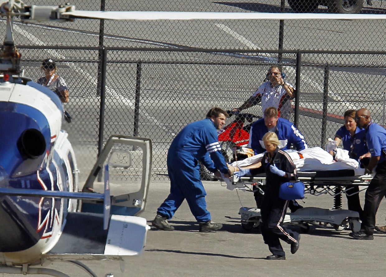 Dan Wheldon dies in 15-car IndyCar crash - CBS News