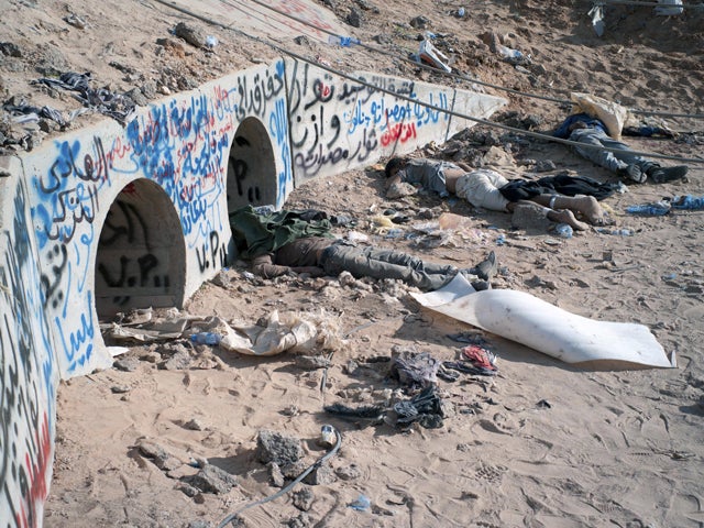 Bodies of suspected Moammar Gadhafi loyalists 
