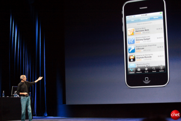 Jobs talking iOS 3.1 features at a music event in 2009.