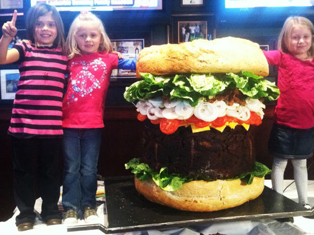 338 pound burger, huge burger, burger 