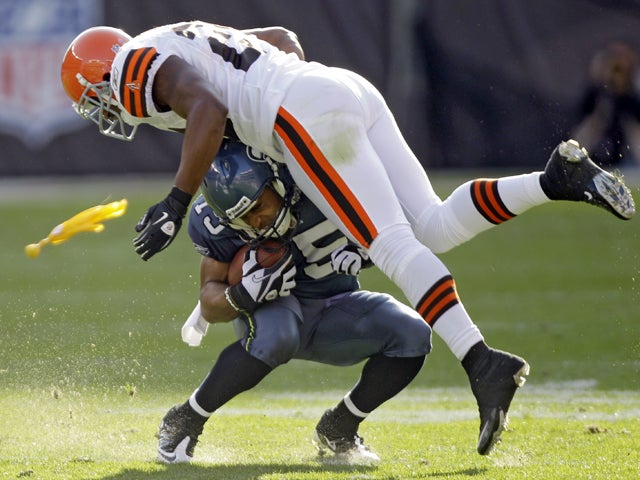 Doug Baldwin is hit by Kaluka Maiava 