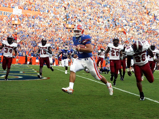 Tim Tebow runs for a touchdown 