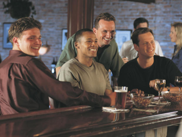 11/10 - how to be a gentleman - sports bars - sports bars 3 - thinkstock 