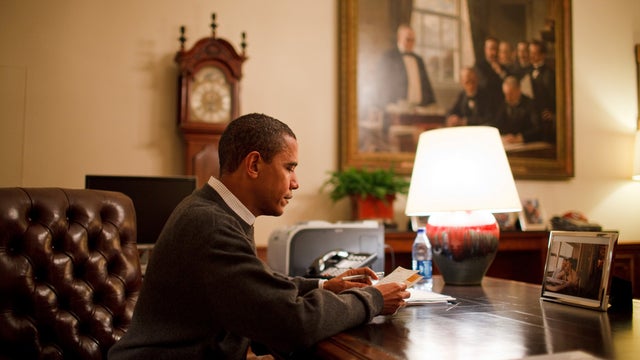 obamareadingletters102511.jpg 