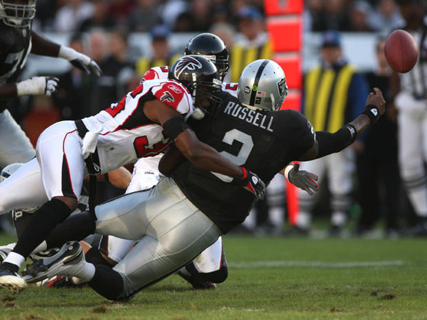 JaMarcus Russell is hit by Lawyer Milloy 