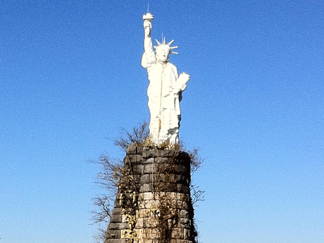 激レア　ドルガバ　Statue of Liberty tanktop Community dedicates Liberty Plaza in Mount Vernon