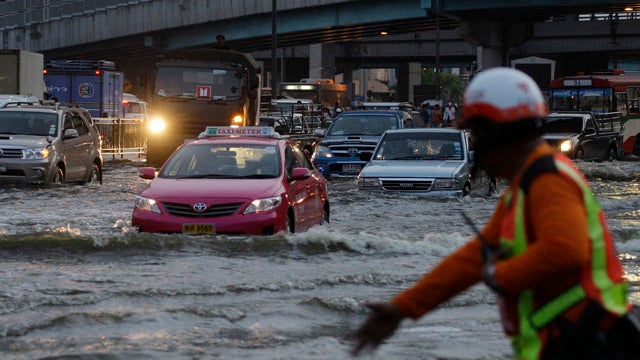 111104-Thailand_flooding-AP111104010017.jpg 
