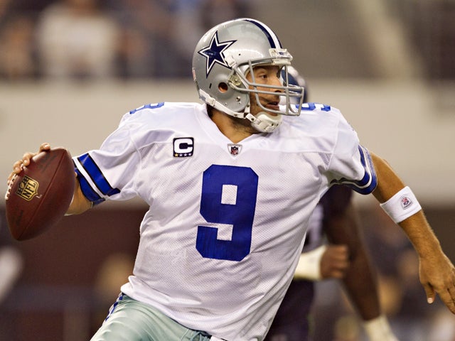 Tony Romo tries to avoid the rush 