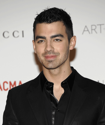 018-lacma--joe-jonas.gif 
