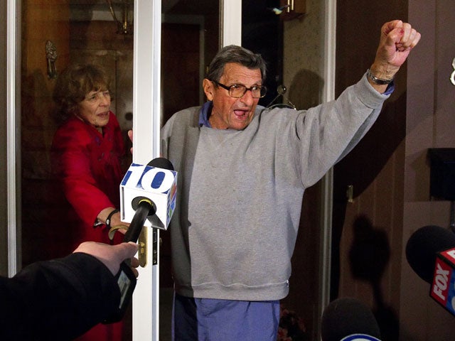 Penn State riots after Paterno's ousting