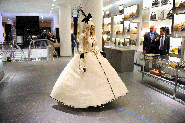 013-gag--in-store.gif 