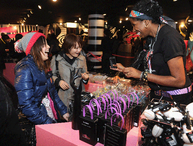 015-fans-inside.gif 