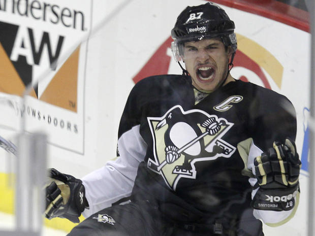 Sidney Crosby celebrates his first-period goal  
