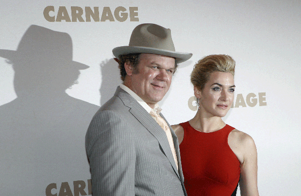 004-carnage--jc--and-kate.gif 