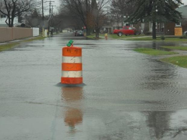 m-39-flooding-and-flooded-streets-near-outer-dr-m-39-11-29-11-001.jpg 