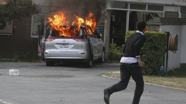 Iran students protest at U.K. Embassy 