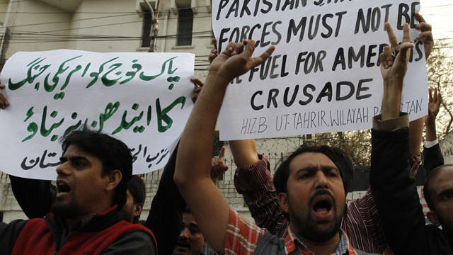 111127-Pakistan_protest-NATO-AP111127029721.jpg 