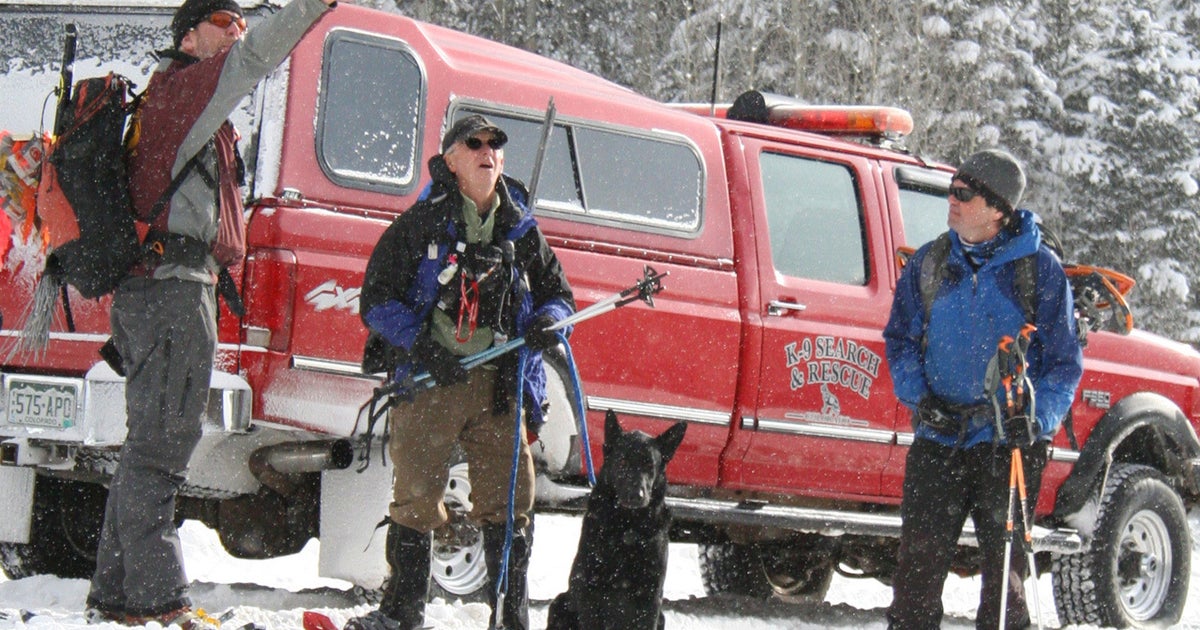 Searchers find 1 body in Colo. plane crash - CBS News