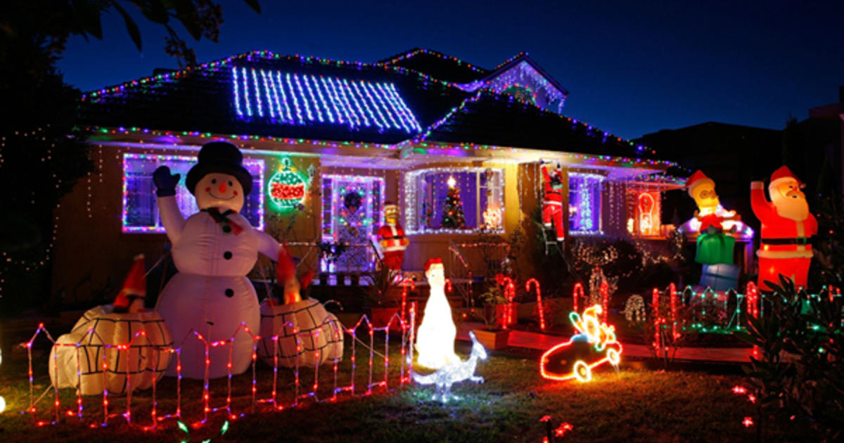 17 Best Places to See Christmas Lights in Los Angeles