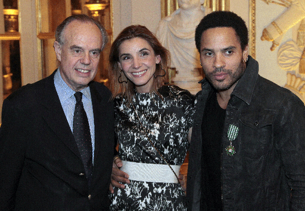 032-kravitz-in-paris.gif 