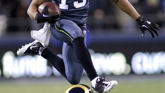 Doug Baldwin jumps over Ben Obomanu 