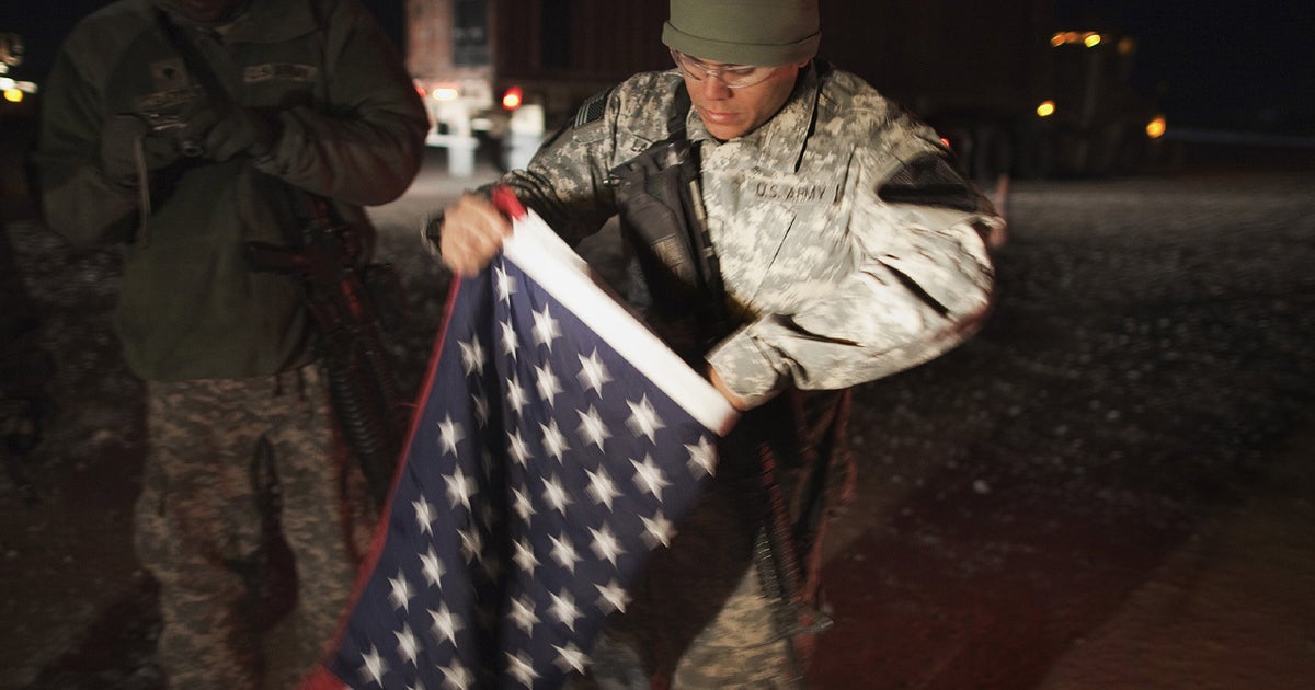 Last U.S. troops leave Iraq as war ends - CBS News