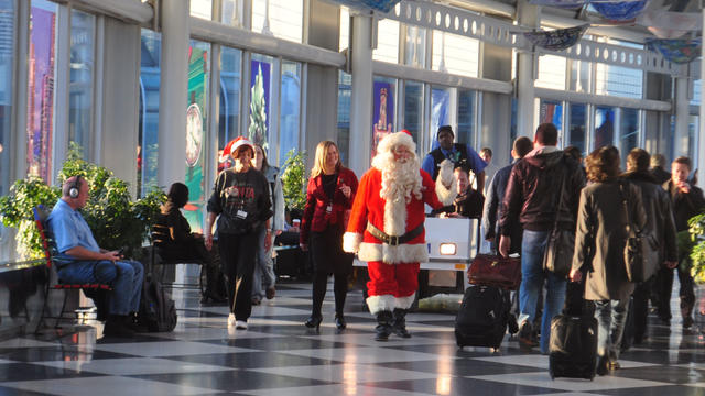 santa-at-ohare.jpg 