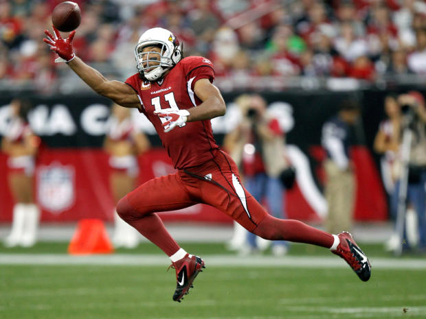 Larry Fitzgerald pulls in a one-handed pass 
